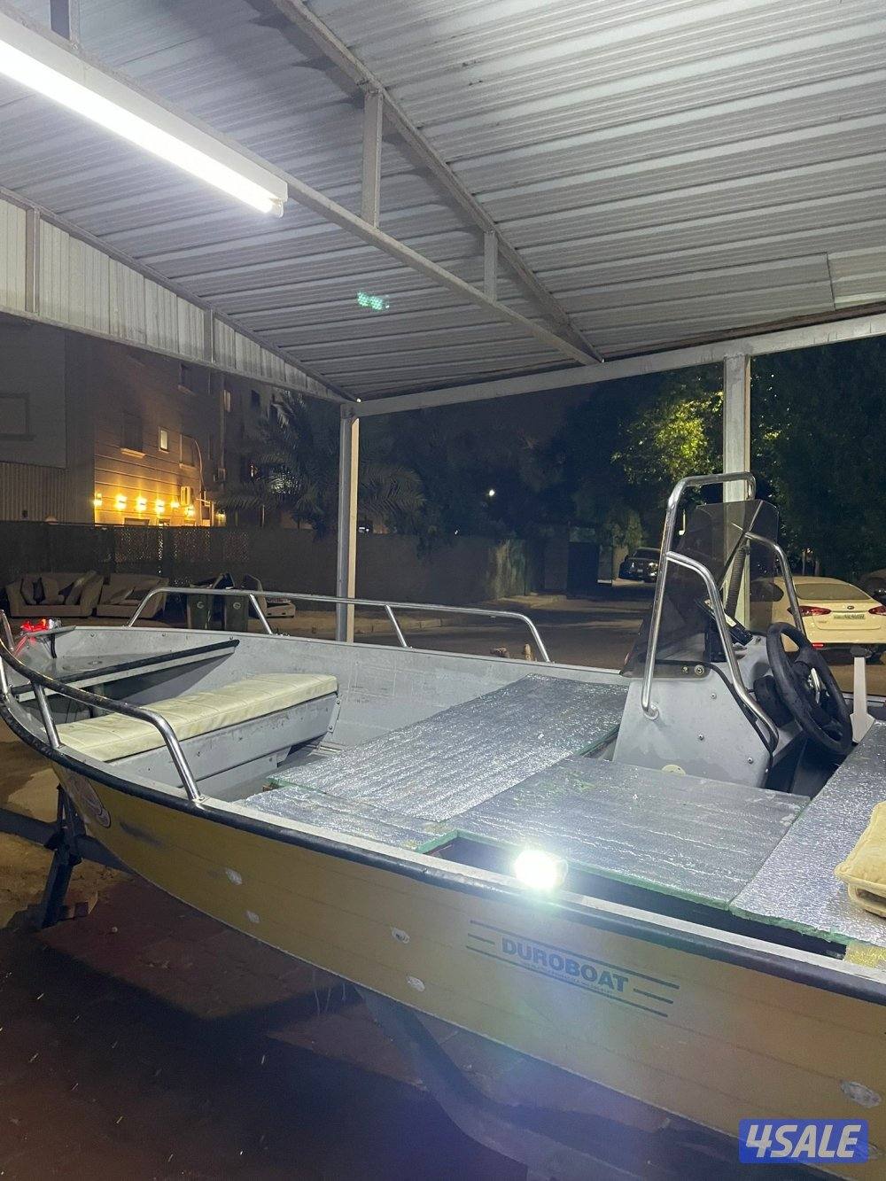 طراد ١٤ قدم ألمنيوم موديل ٢٠٠٠ ومكينة ياماها ٢٥8