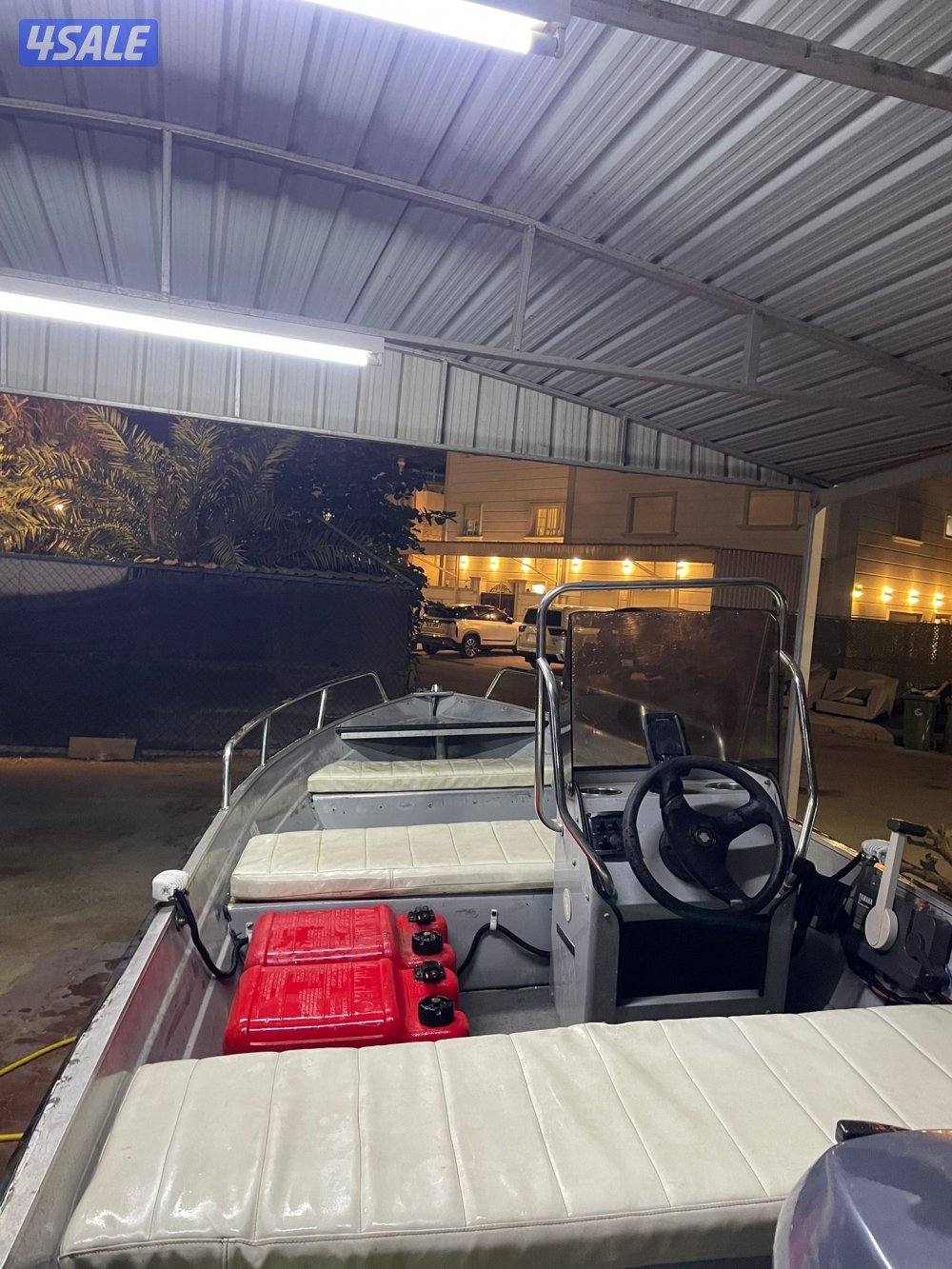 طراد ١٤ قدم ألمنيوم موديل ٢٠٠٠ ومكينة ياماها ٢٥10