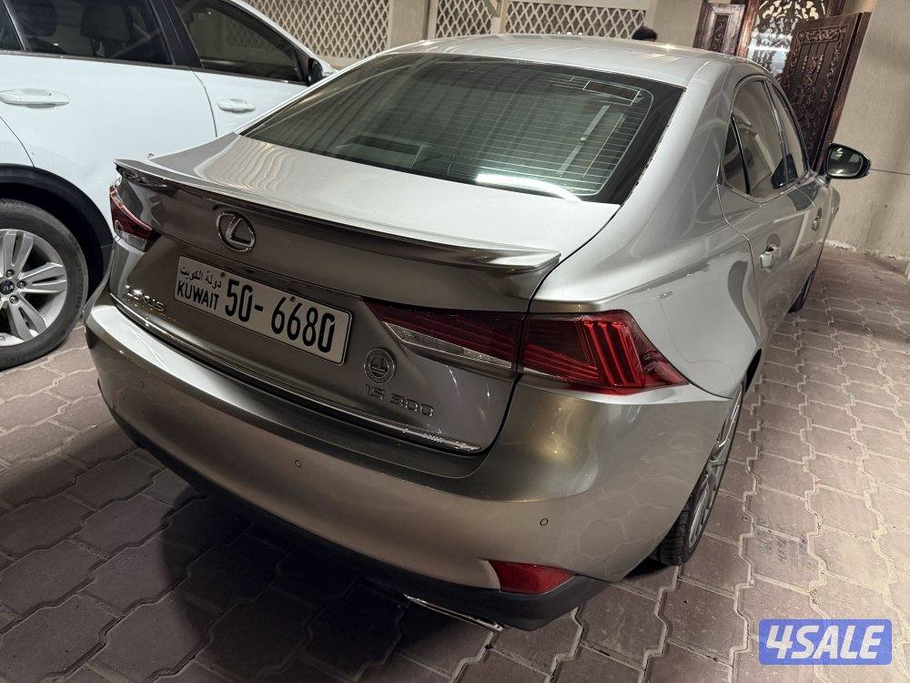 لكزس is300 موديل ٢٠٢٠ شرط الفحص2