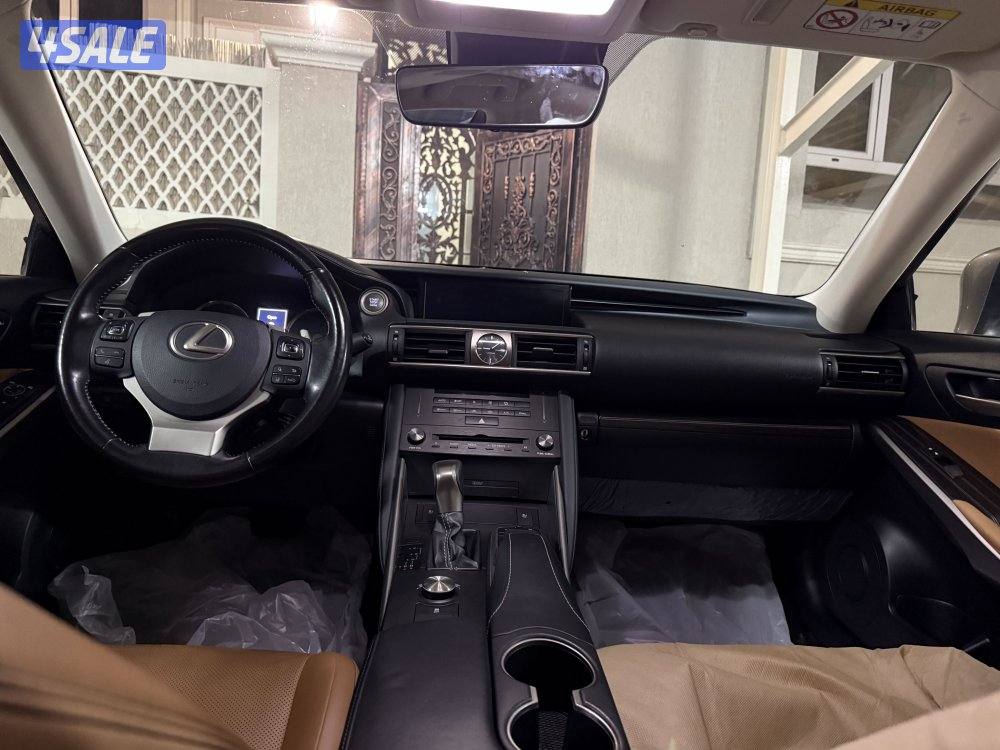 لكزس is300 موديل ٢٠٢٠ شرط الفحص9