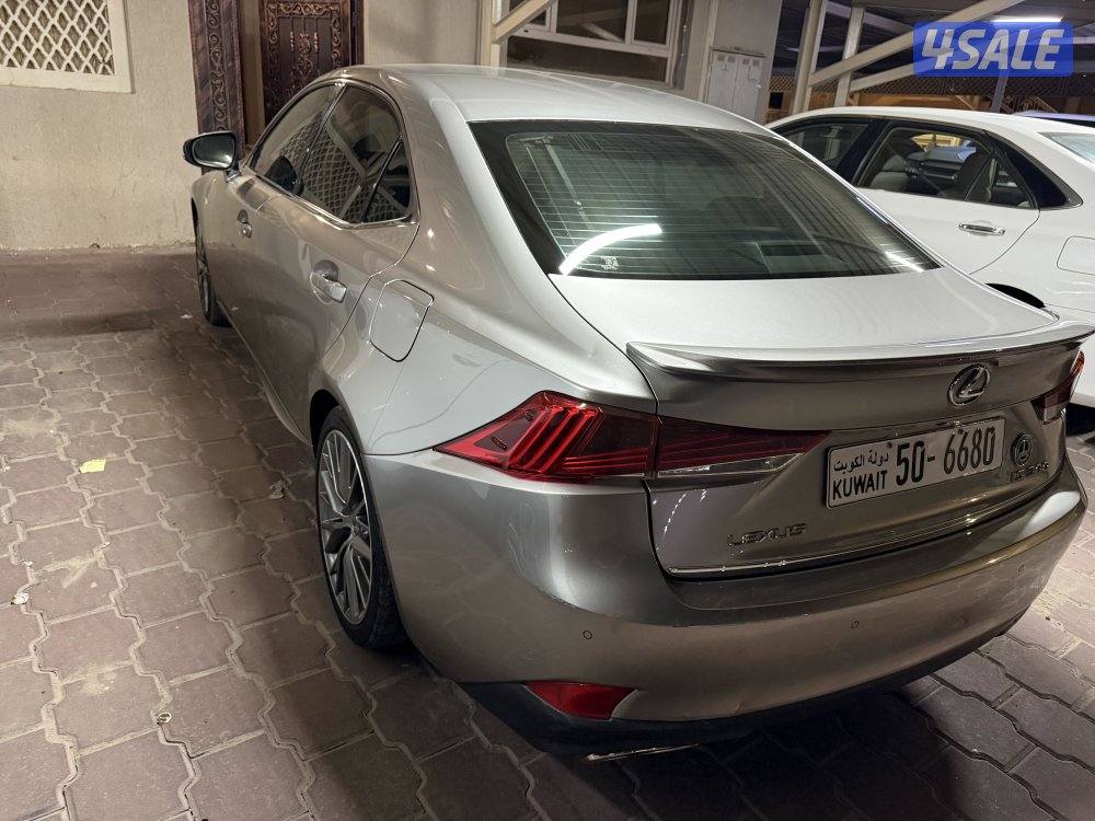 لكزس is300 موديل ٢٠٢٠ شرط الفحص3