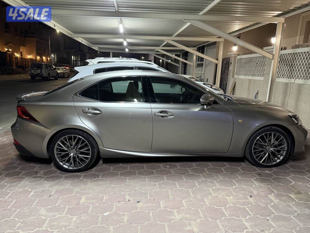 لكزس is300 موديل ٢٠٢٠ شرط الفحص4