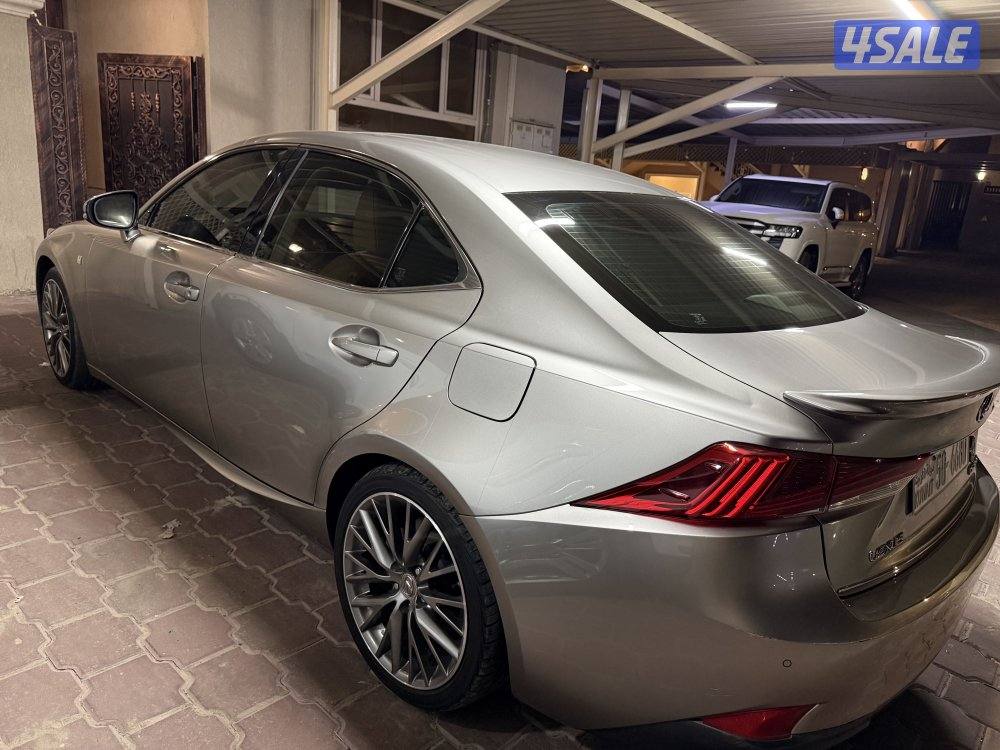 لكزس is300 موديل ٢٠٢٠ شرط الفحص8