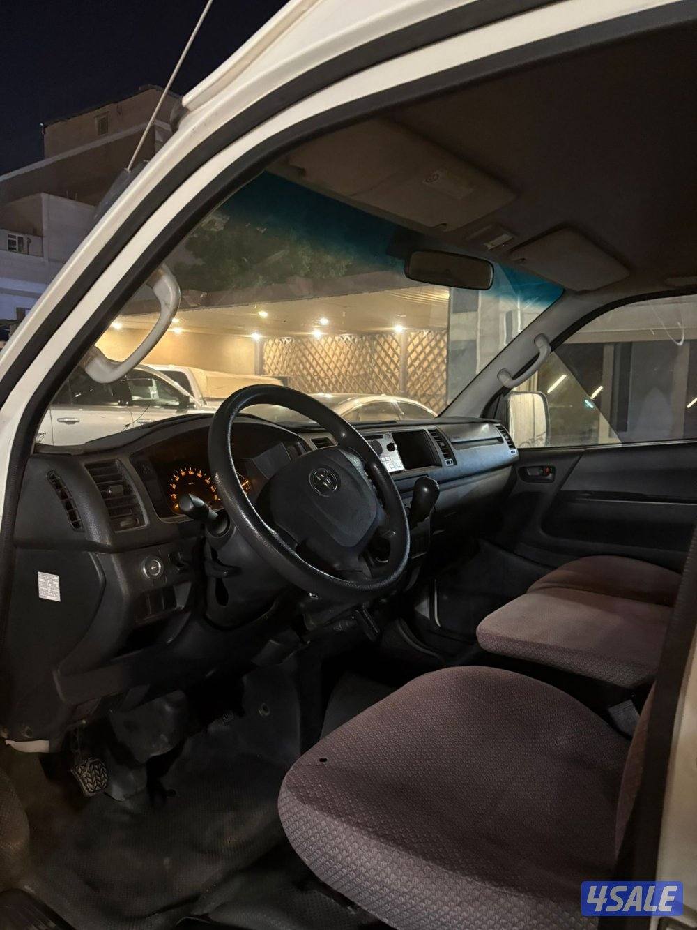 باص تويوتا موديل 2016 سقف عالي شرط الفحص0
