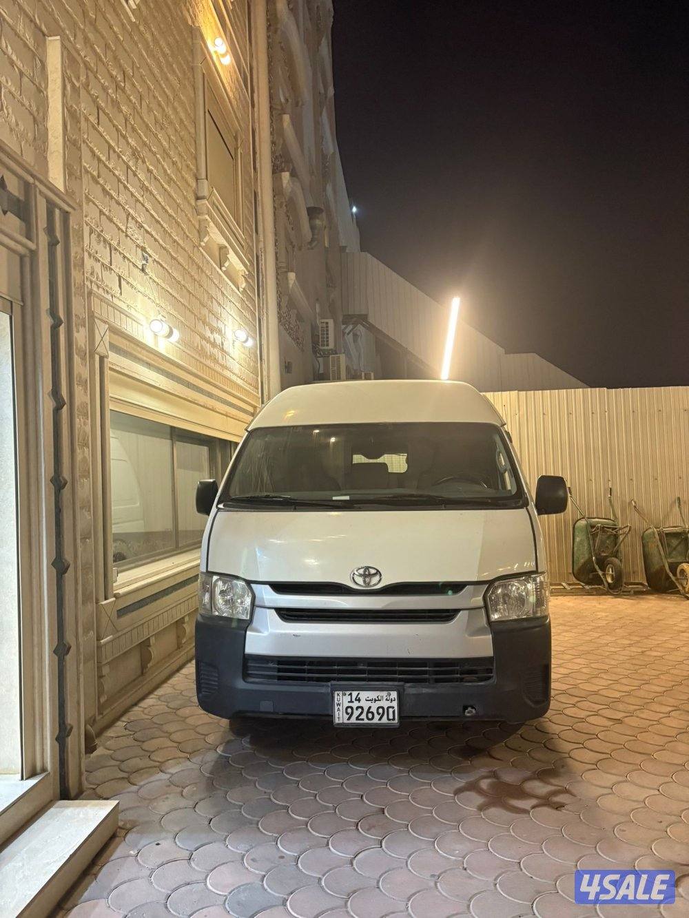 باص تويوتا موديل 2016 سقف عالي شرط الفحص3