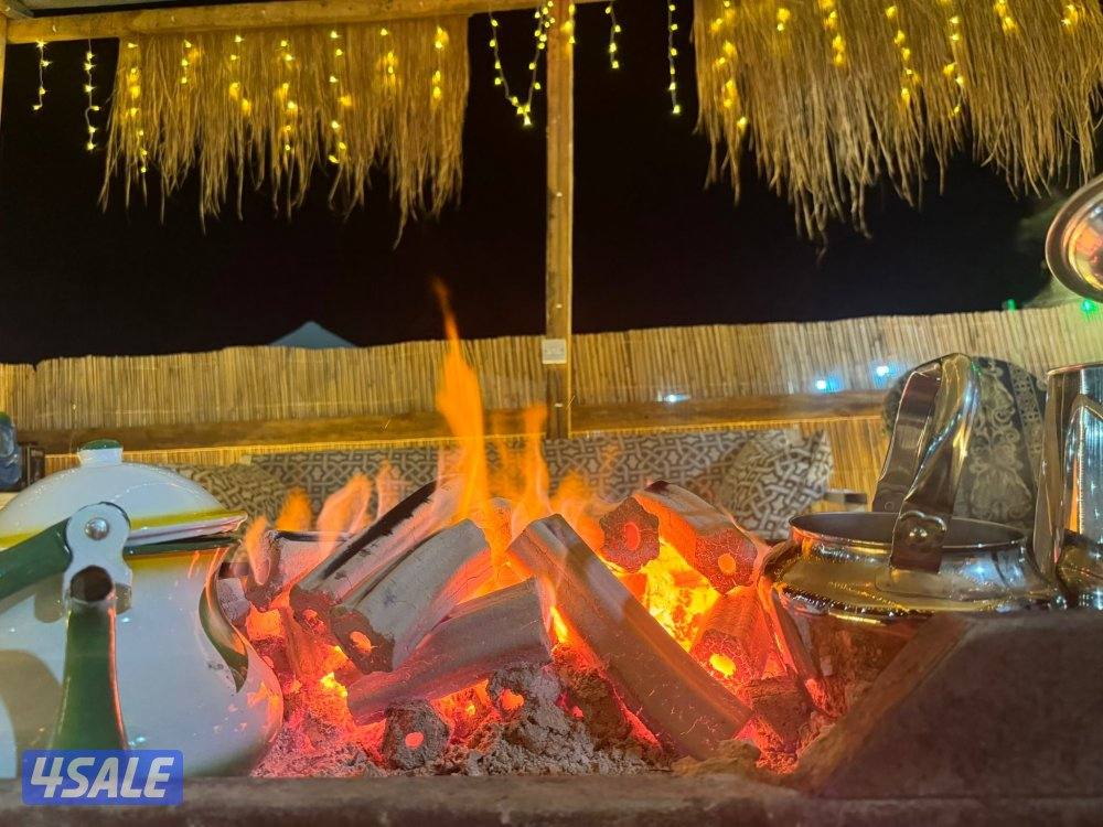 مخيم يتكون من ٧ خيام كبيره وألعاب أطفال و ٣ حمامات ومطبخ . للايجار1