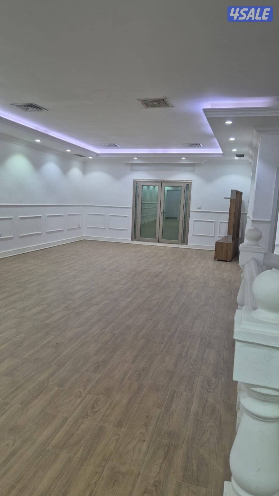 للبيع قسيمه بصباح الأحمد تشطيب ديلوكس دورين ونص درجين ومصعد فاضيه1