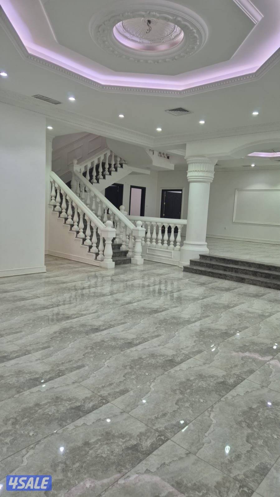 للبيع قسيمه بصباح الأحمد تشطيب ديلوكس دورين ونص درجين ومصعد فاضيه4