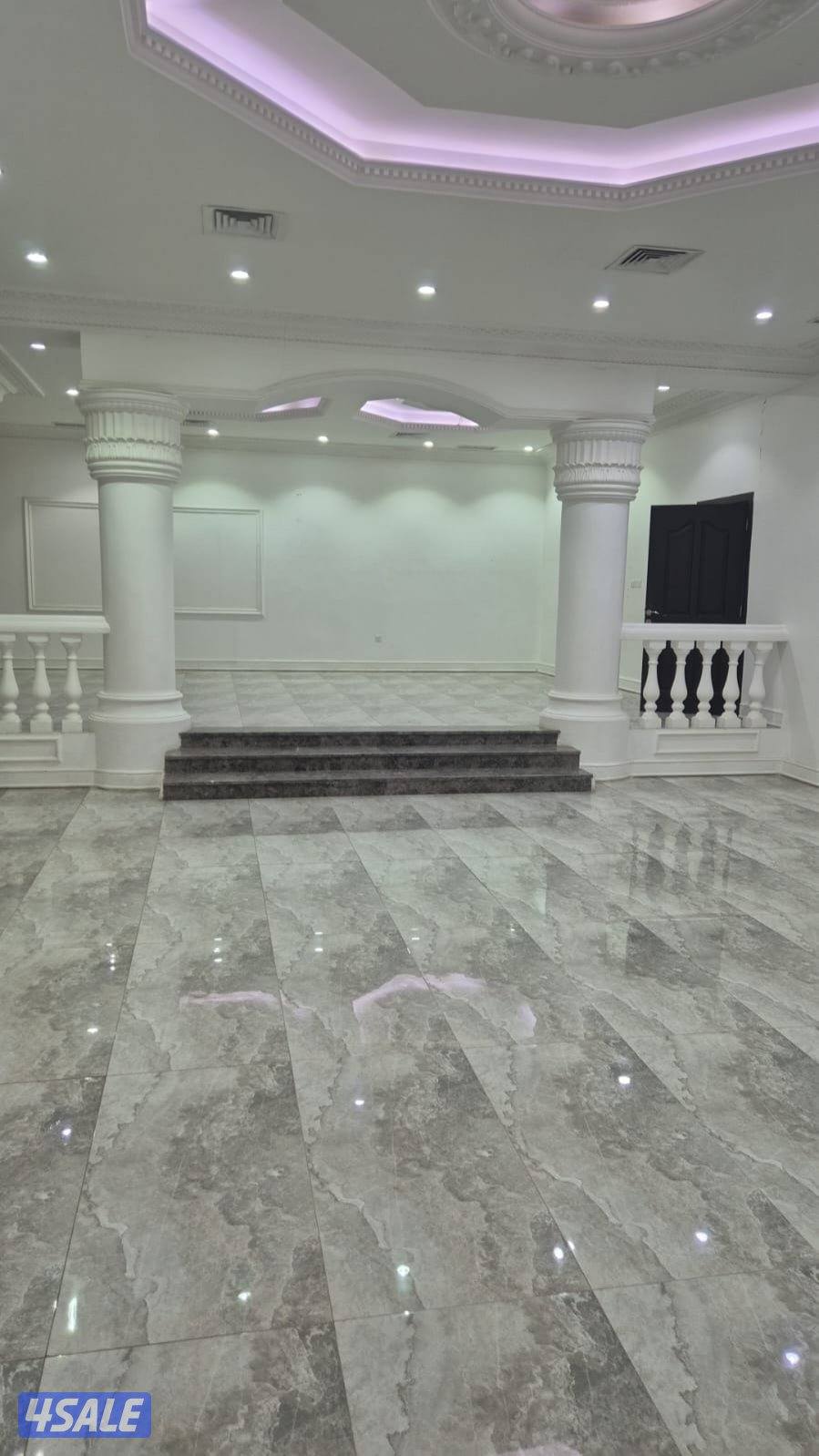 للبيع قسيمه بصباح الأحمد تشطيب ديلوكس دورين ونص درجين ومصعد فاضيه7