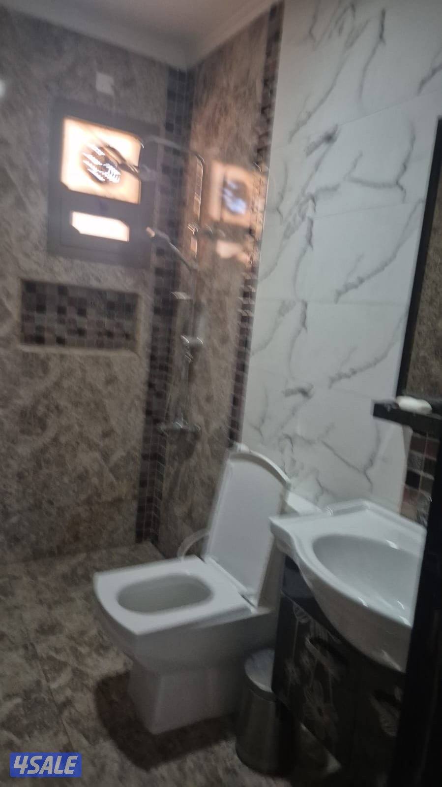 للبيع قسيمه بصباح الأحمد تشطيب ديلوكس دورين ونص درجين ومصعد فاضيه10