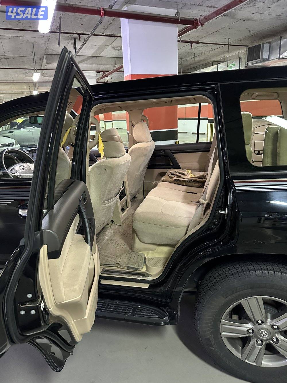 للبيع لاند كروزر جي اكس آر 2012 / V85