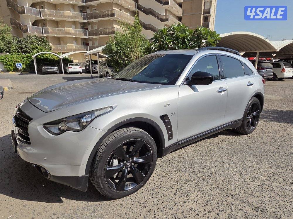 Infiniti QX70S 2015 - Great Condition1