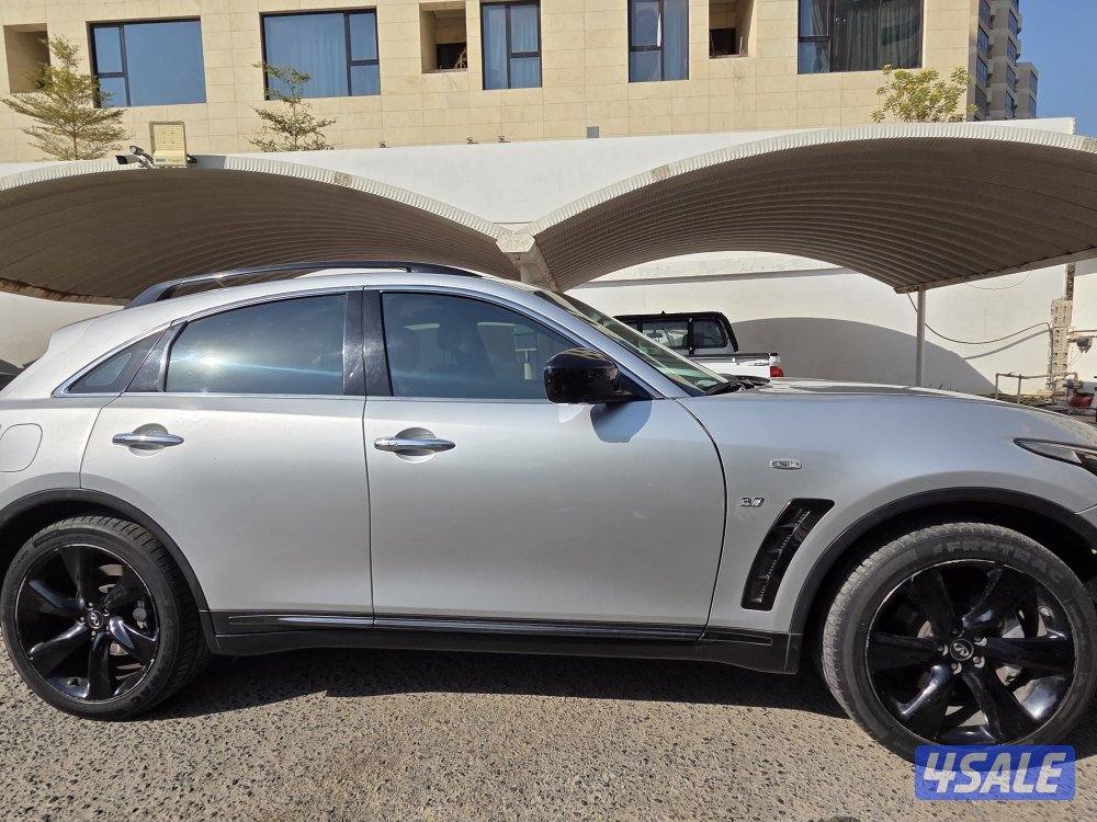Infiniti QX70S 2015 - Great Condition4