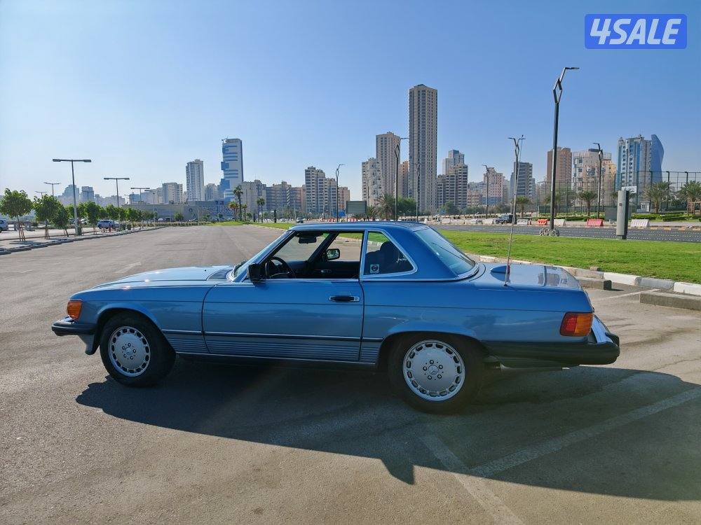 Rare Mercedes 560 SL1