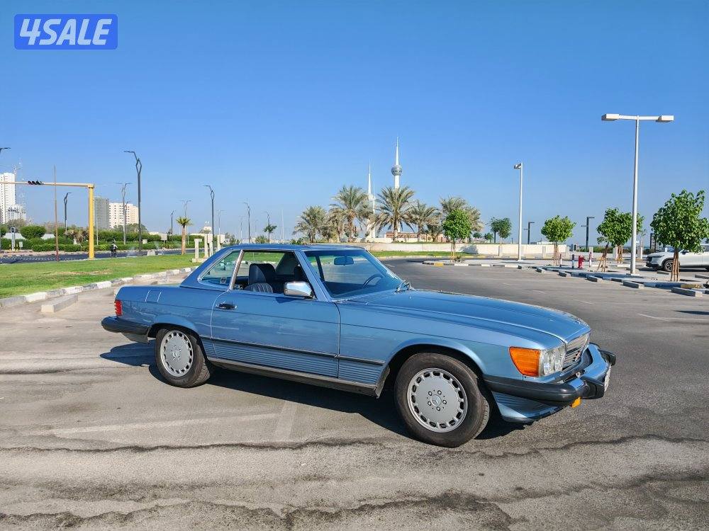 Rare Mercedes 560 SL2