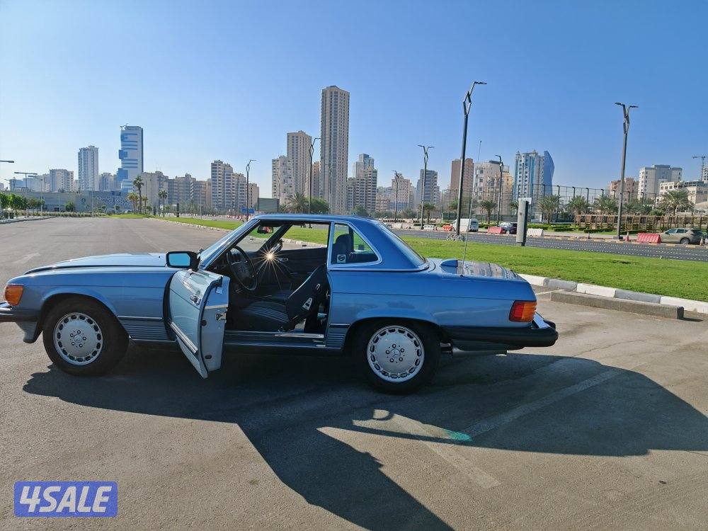 Rare Mercedes 560 SL9