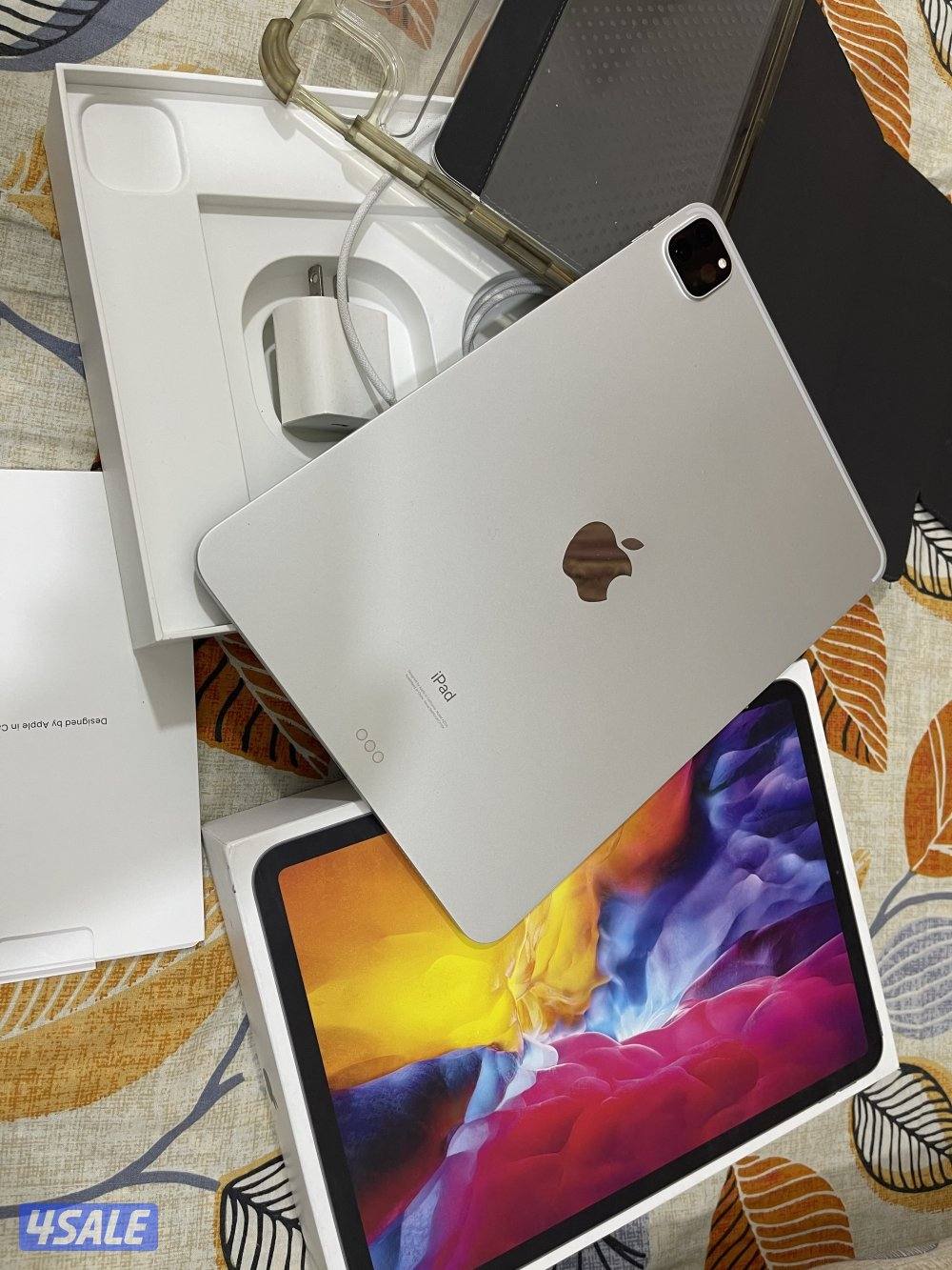 ايباد ابل برو11 انش 128 قيقا الجيل الثاني مع الاغراض الكرتون وبوك4