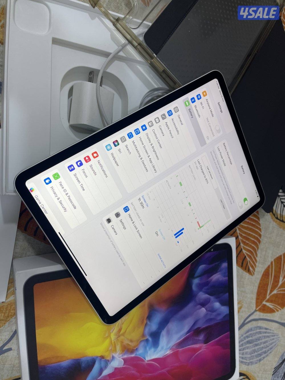 ايباد ابل برو11 انش 128 قيقا الجيل الثاني مع الاغراض الكرتون وبوك7