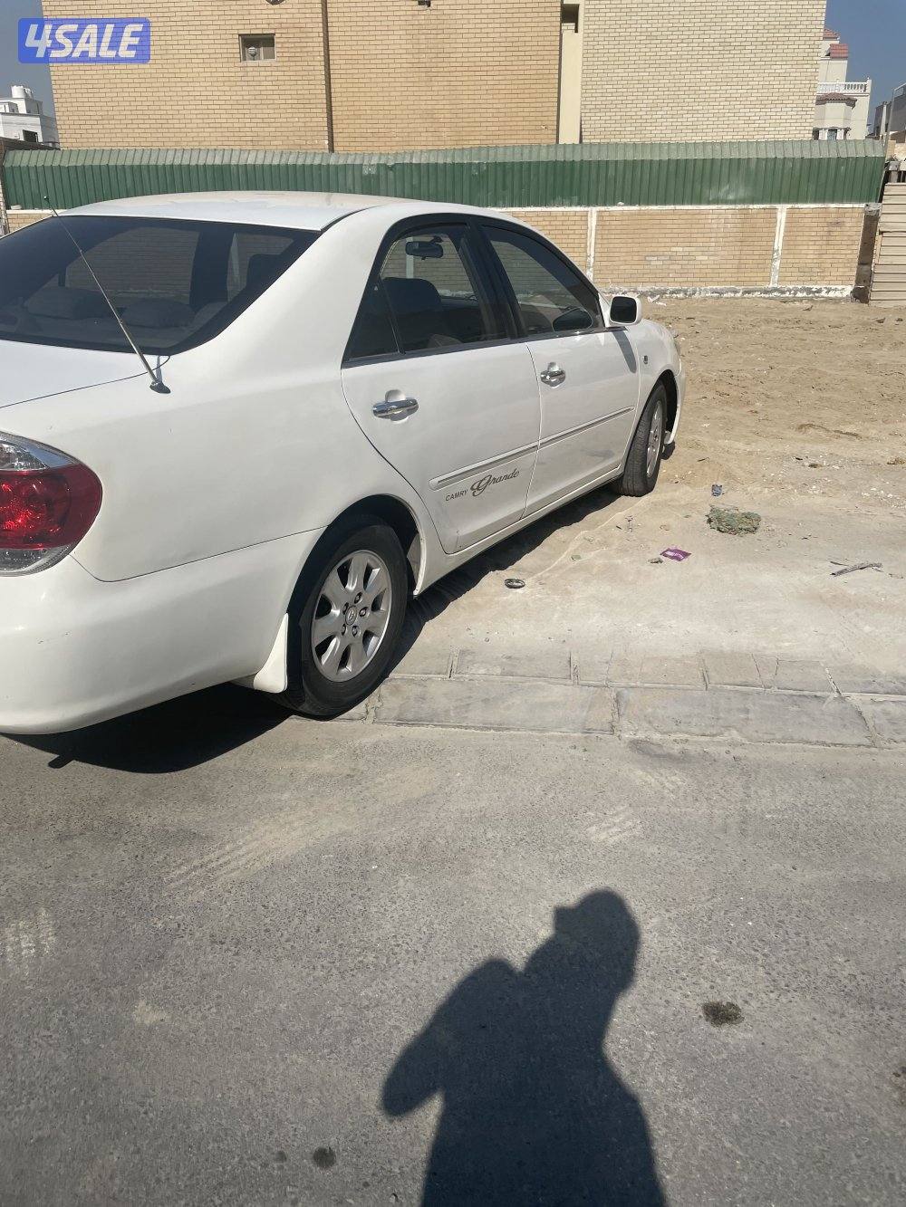 كامري موديل ٢٠٠٣الون ابيض  شرط الفحص جير ومكينه وبدي فيه اصباغ0