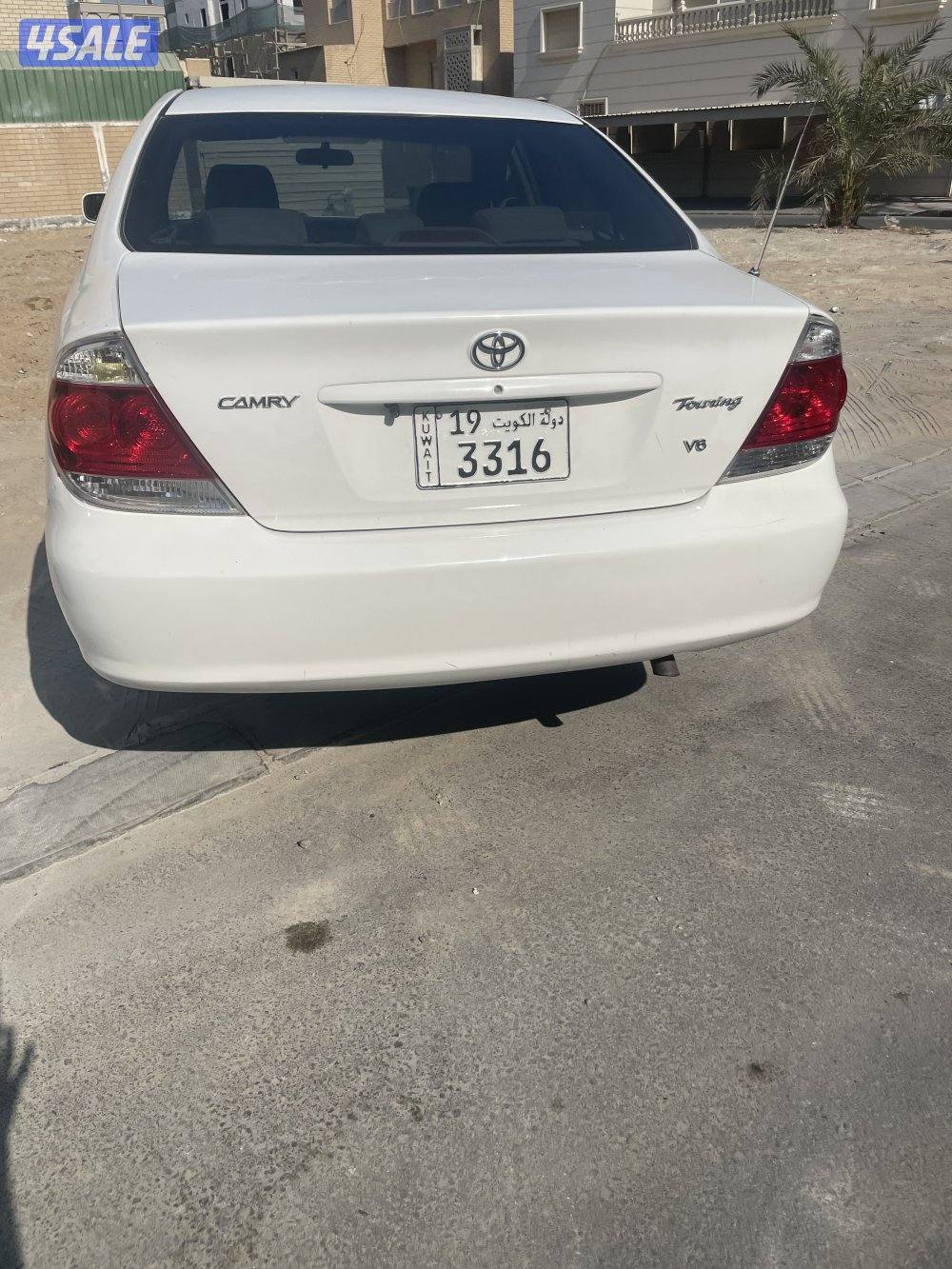 كامري موديل ٢٠٠٣الون ابيض  شرط الفحص جير ومكينه وبدي فيه اصباغ2