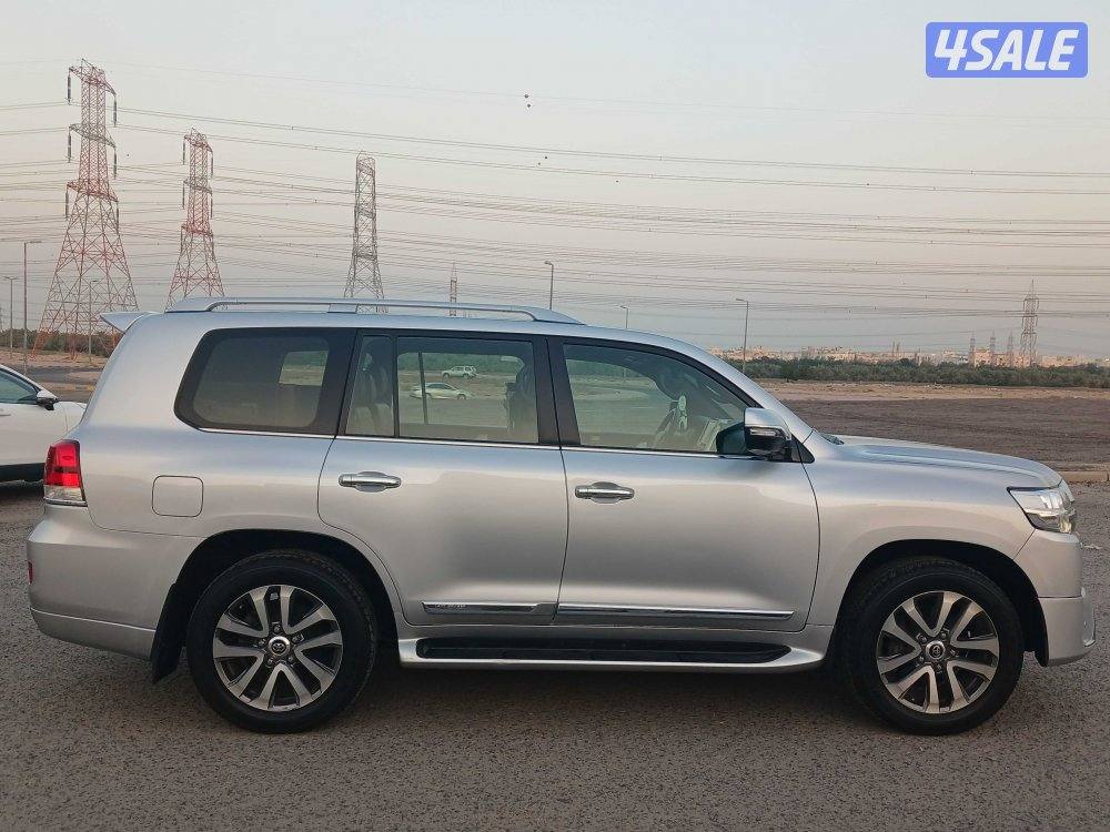 لاند كروزر VX.S  موديل 2017 صبغ الوكالة3