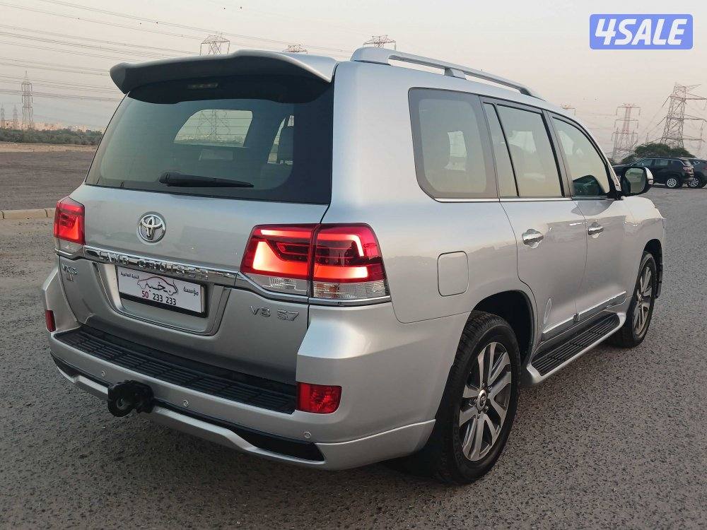 لاند كروزر VX.S  موديل 2017 صبغ الوكالة4