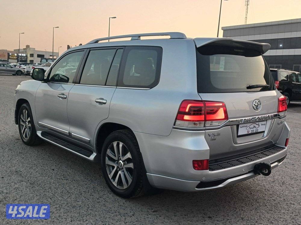 لاند كروزر VX.S  موديل 2017 صبغ الوكالة6