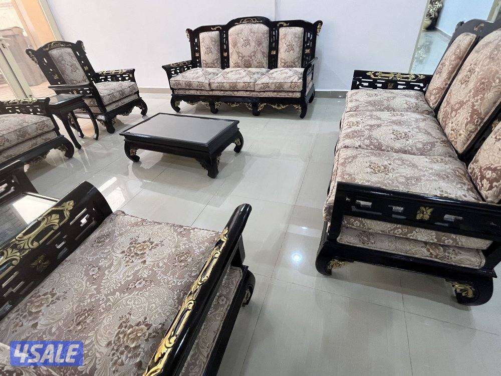 للبيع طقم شبه جديد مع طاولاته1