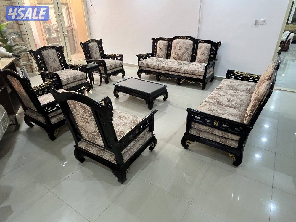 للبيع طقم شبه جديد مع طاولاته0