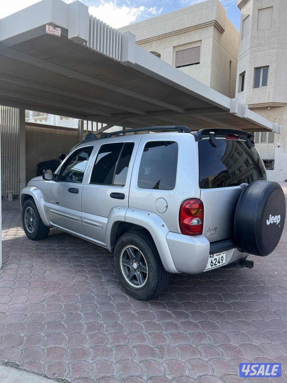 للبيع جيب ليبرتي امريكي موديل 2002 قير عادي اساس - دبل قير - تكييف5