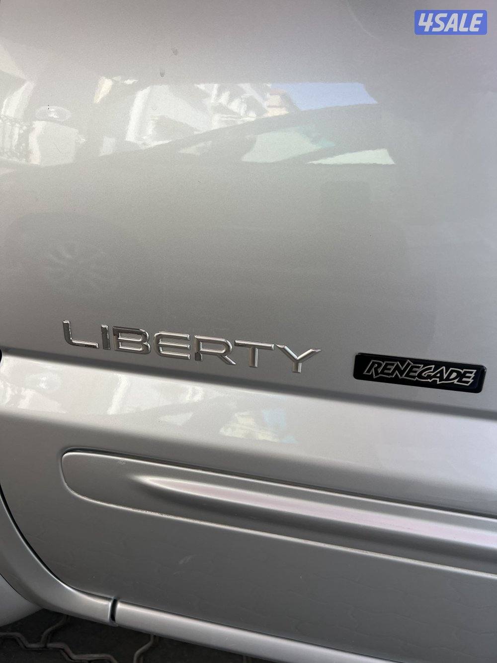 للبيع جيب ليبرتي امريكي موديل 2002 قير عادي اساس - دبل قير - تكييف8