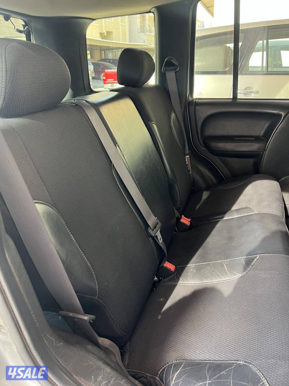 للبيع جيب ليبرتي امريكي موديل 2002 قير عادي اساس - دبل قير - تكييف11