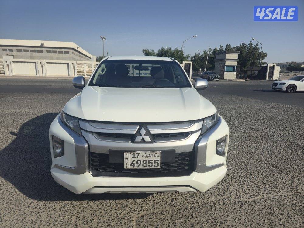 Mitsubishi L200 pick-up 2020 model double gear 4x4 ( 58,000 km )1
