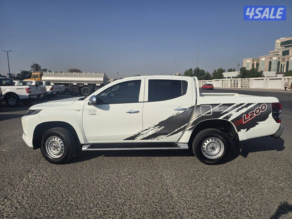Mitsubishi L200 pick-up 2020 model double gear 4x4 ( 58,000 km )2
