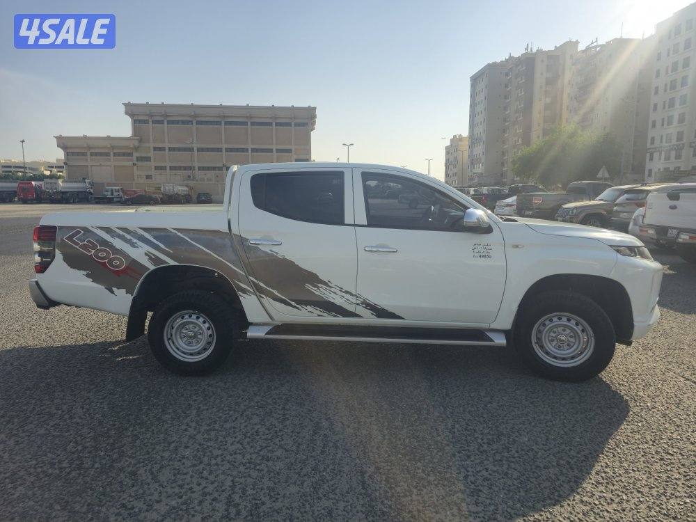 Mitsubishi L200 pick-up 2020 model double gear 4x4 ( 58,000 km )4