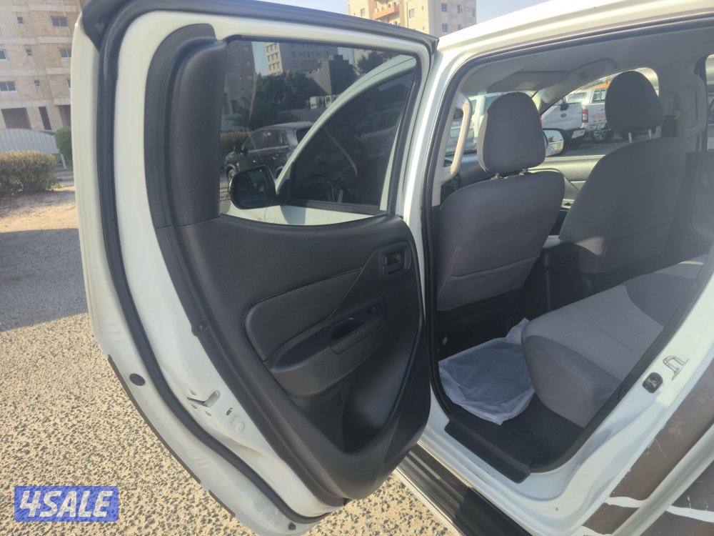 Mitsubishi L200 pick-up 2020 model double gear 4x4 ( 58,000 km )12