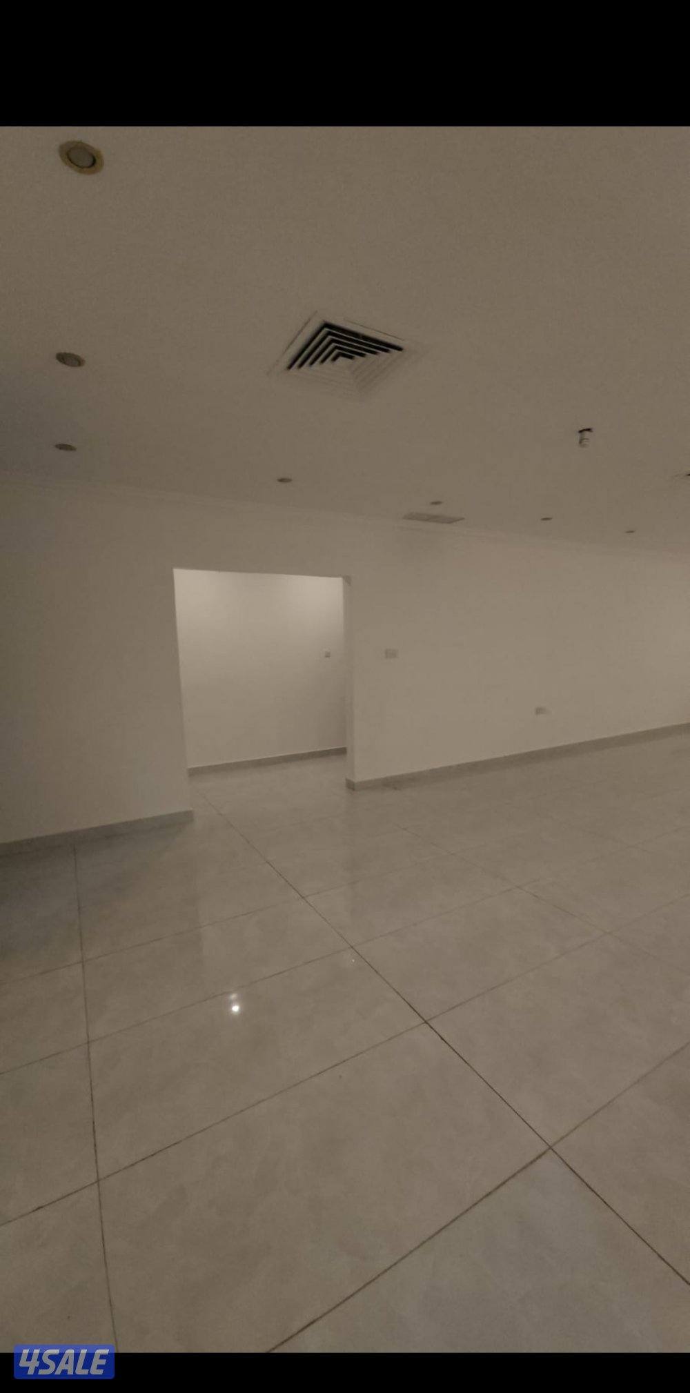 للإيجار شقة كبيرة حطين & شقق رميثية فنيطيس بيت صباح السالم القصور0