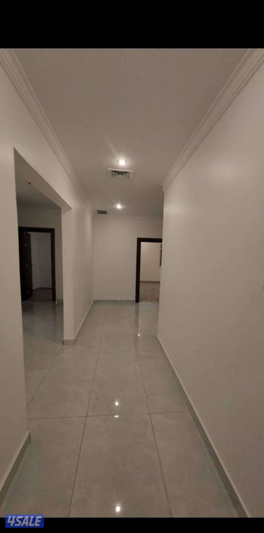 للإيجار شقة كبيرة حطين & شقق رميثية فنيطيس بيت صباح السالم القصور6