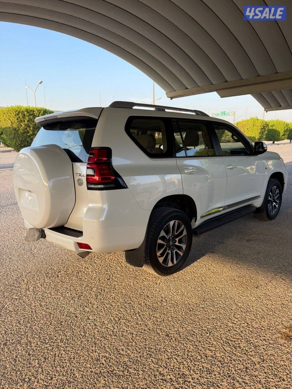 برادو TXL الساير 2022 بحاله الوكاله عداد 147 الف2