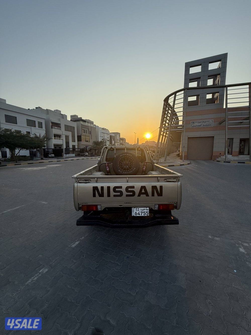 للبيع نيسان بيك اب تماتيك موديل  2013 ماشي 417,000 KM3