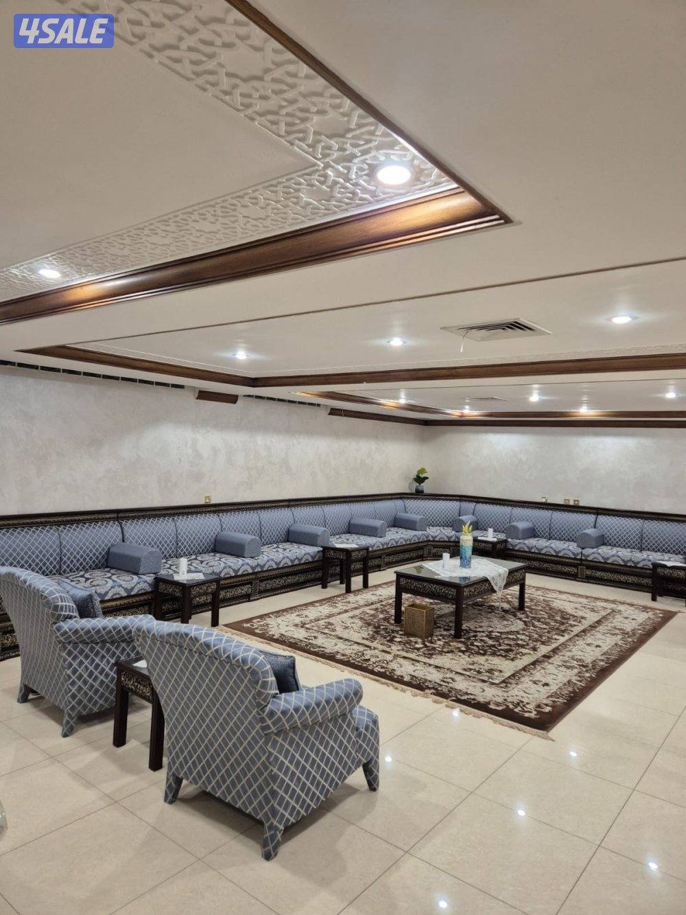 طقم ديوانيه مع طقم طاولاته كامل3