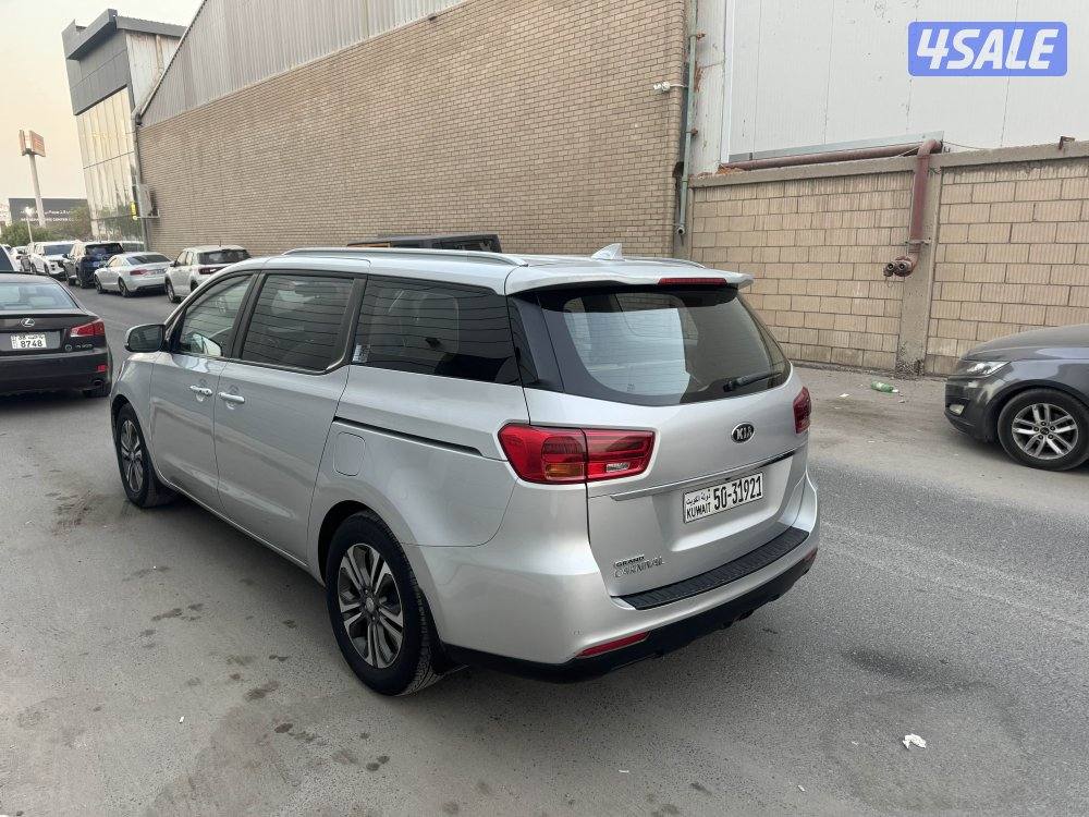 للبيع كيا كرنفال موديل 2019 بحالة الوكاله4