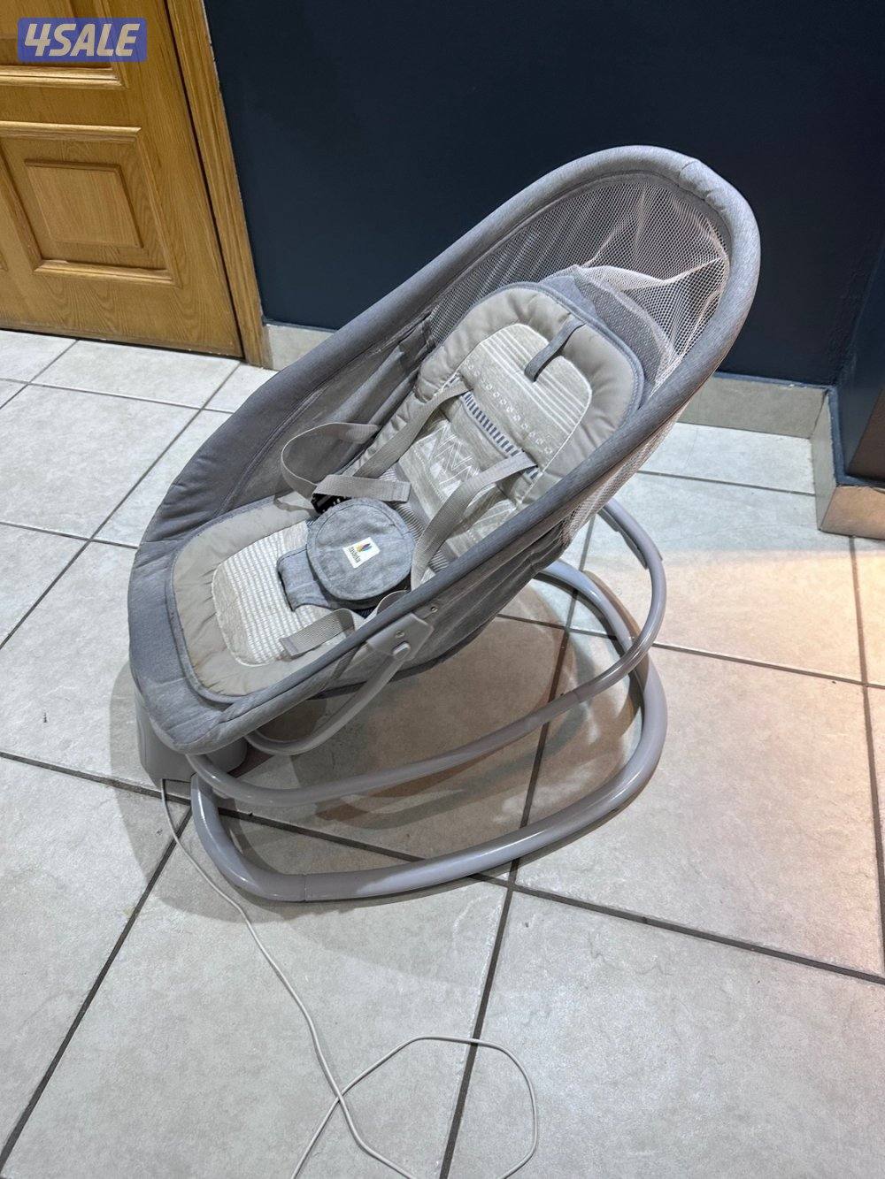 كرسي هزاز للاطفال بحالة ممتازه يشتغل usb0