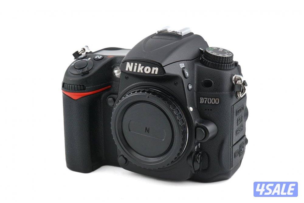 نيكون شبه جديدة ونظيفة جدا مع ملحقات وحقيبة عالية الجودة Nikon D70003