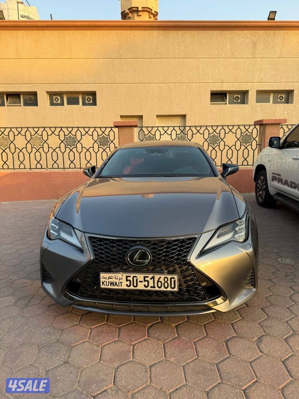 للبيع لكزس 2019 RCF  نظيفه السياره  ماشيه 96 فول اوبشن  جدا نظيفه0