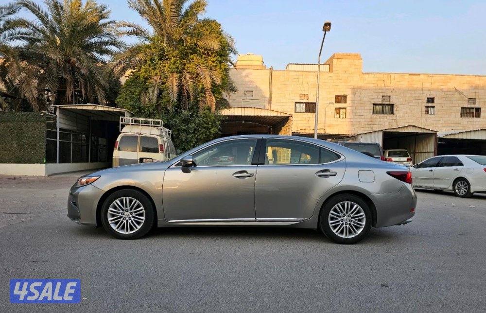 لكزس ES250 سيرفس منتظم بالوكاله بيعه سريعه تواصل مسج واتس اب فقط2