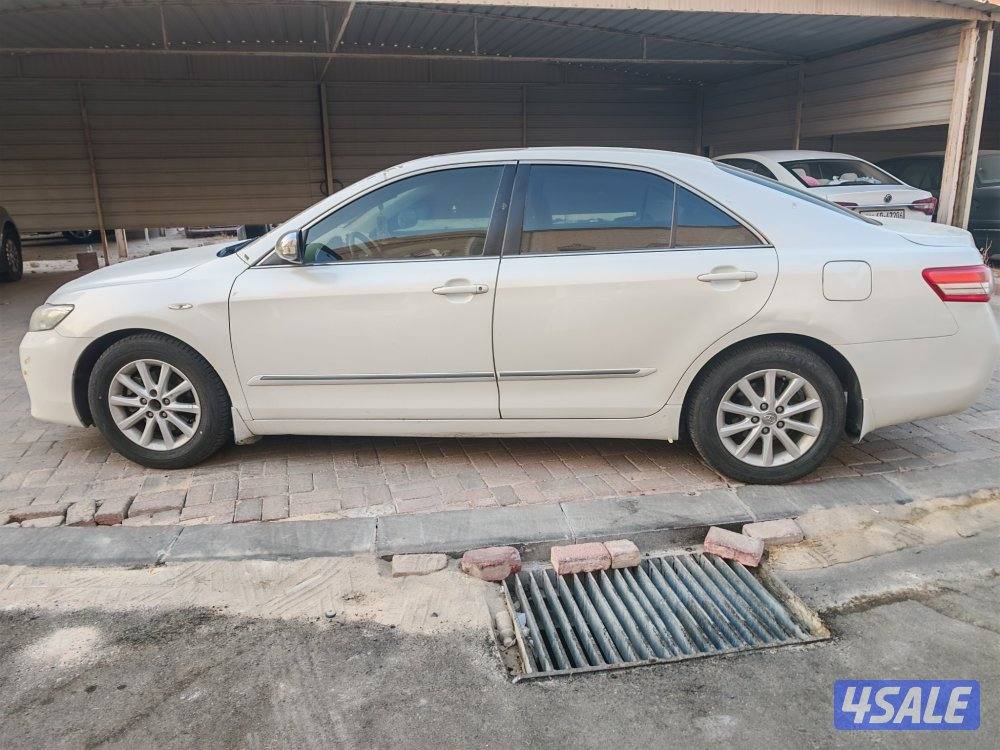 للبيع كامري 2011 اللون الخارجي ابيض ومن داخل بيج ماشي 230 ألف1