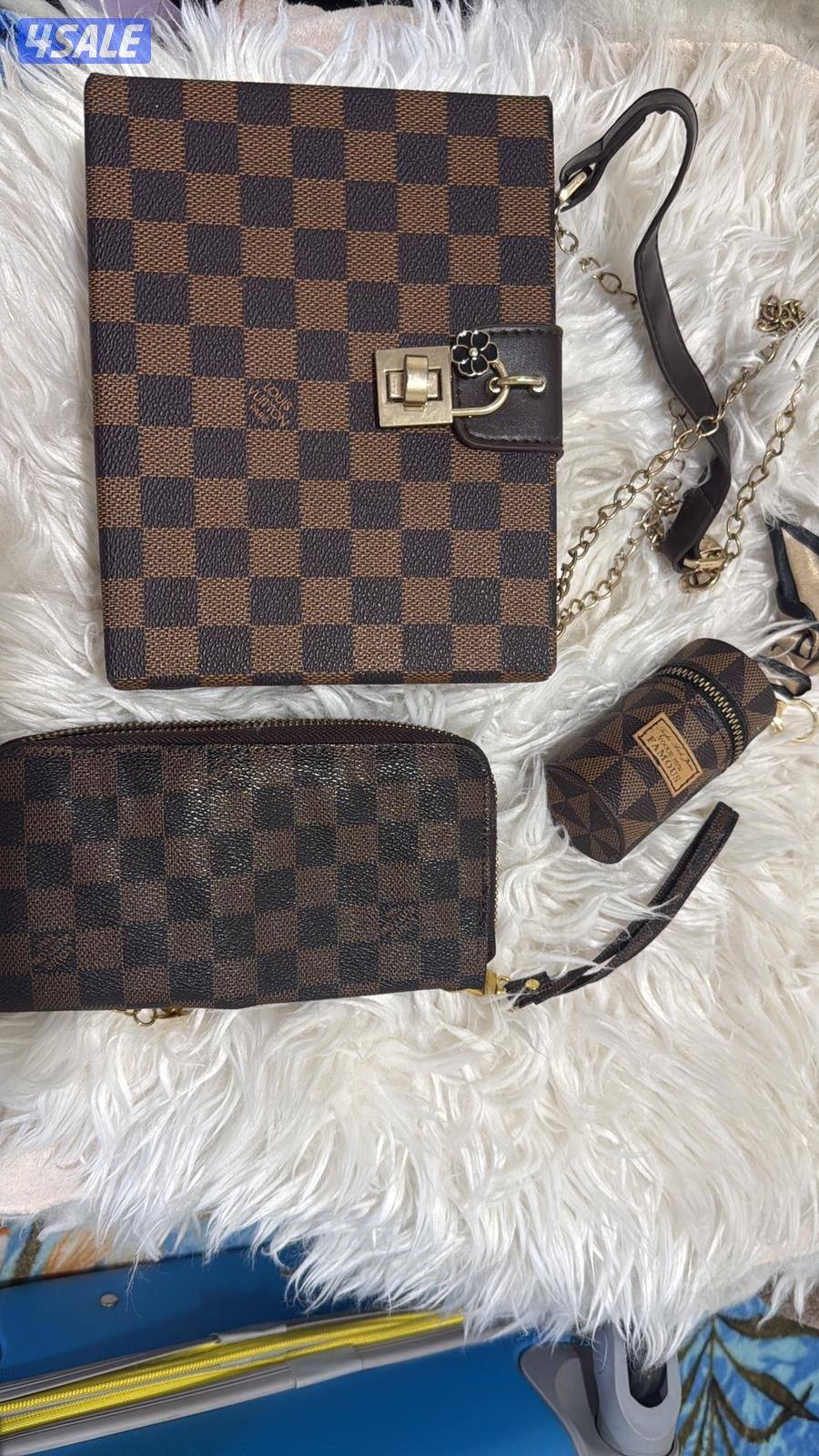 طقم متكامل ثلاث قطع من شنطة نسائية  ثلاث احجام مختلفة0