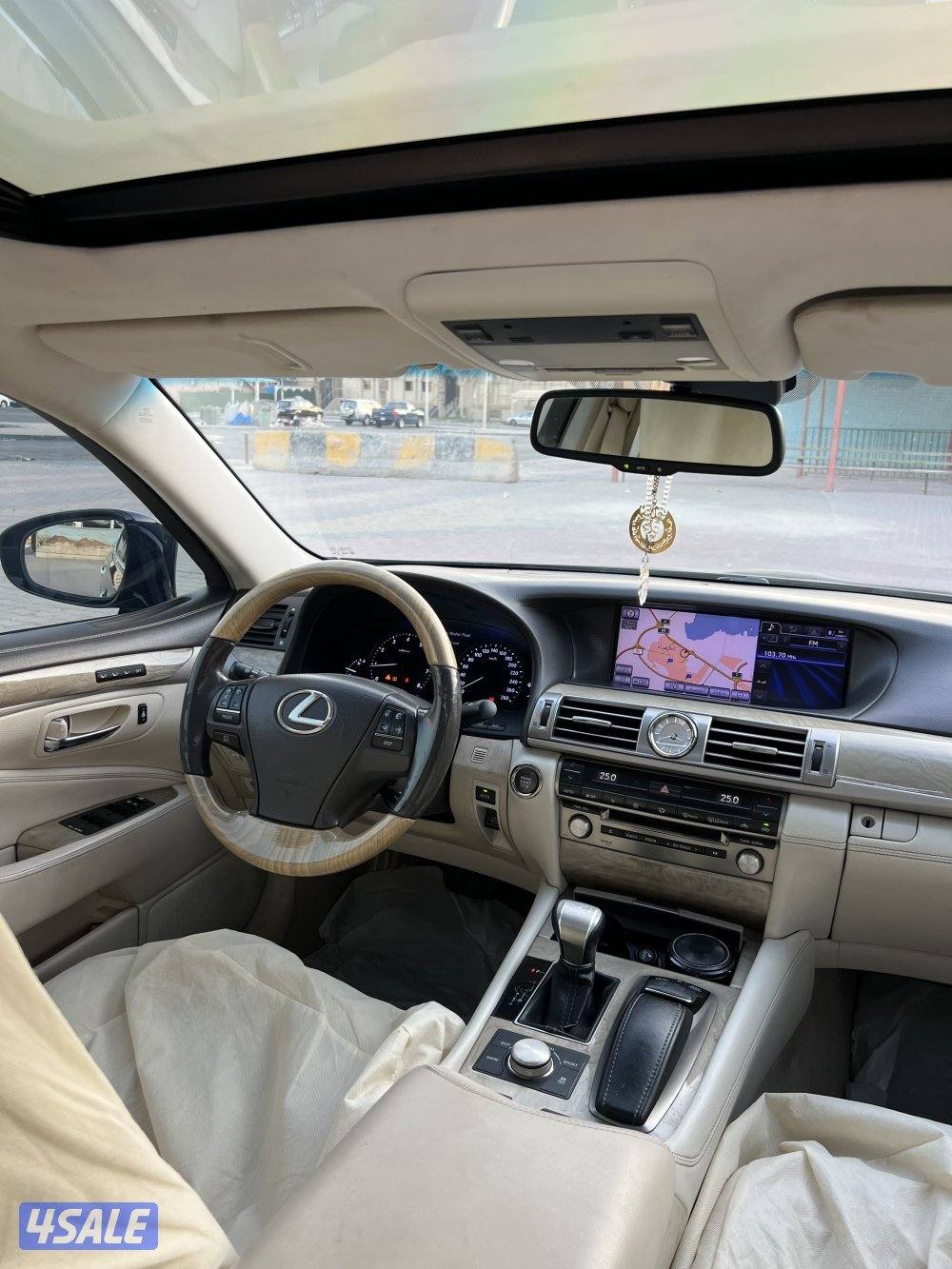 2013 من داخل اوف وايت6