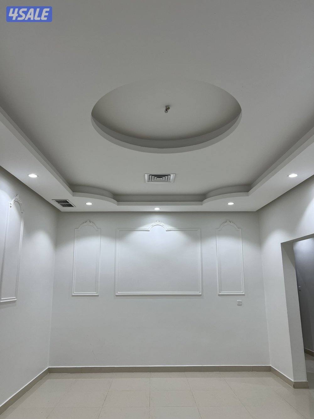 للاجار شقه للمعاريس جابر الاحمد 3 غرف نوم منهم ماستر وصاله ومطبخ  مجهز0